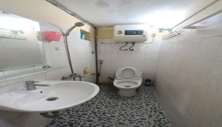 Cho thuê nhà nguyên căn tầng 1 ngõ 141 Giáp Nhị, 38m2 có gác xép ô tô đỗ cửa, 4.8 Triệu